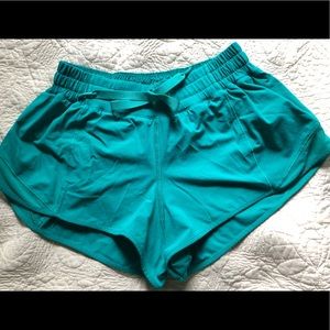 Lululemon hotty hot short turquoise 6 GUC